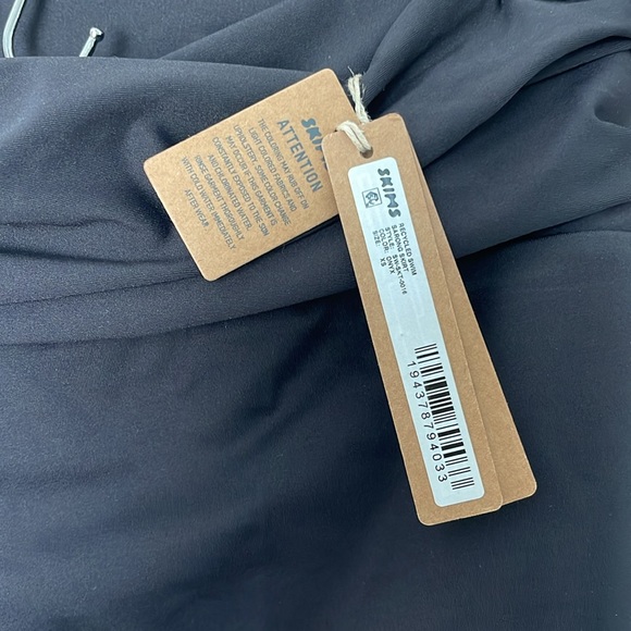 SKIMS Signature Swim Sarong Skirt - Picture 3 of 3